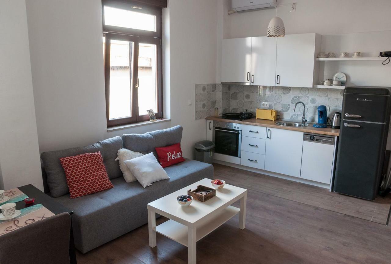 Checkpoint Apartments モスタル エクステリア 写真